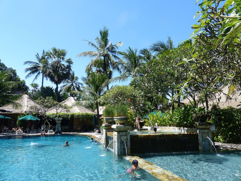 Hồ bơi Frangipani tại Legian Beach Bali