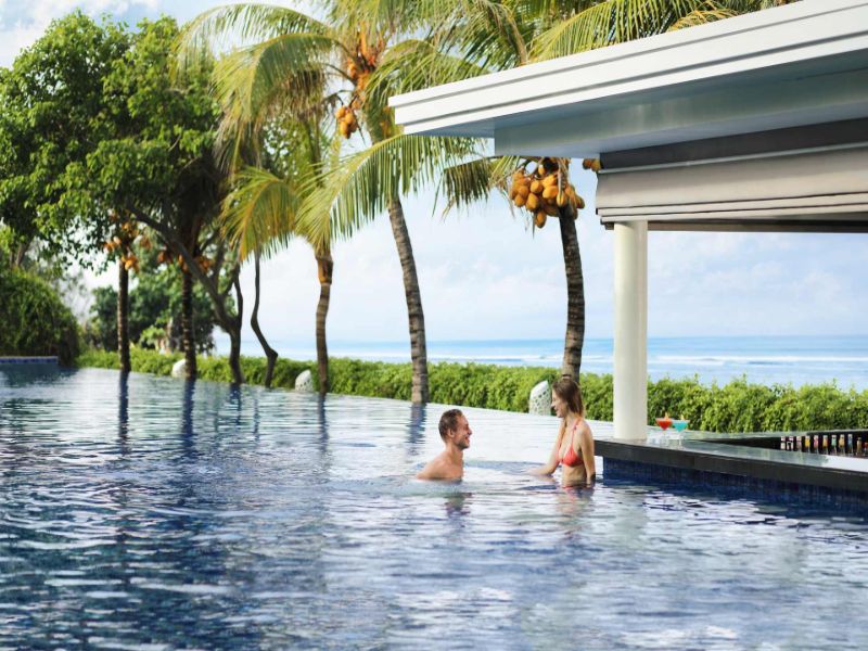 Hồ bơi Infinity tại Padma Resort Legian Bali