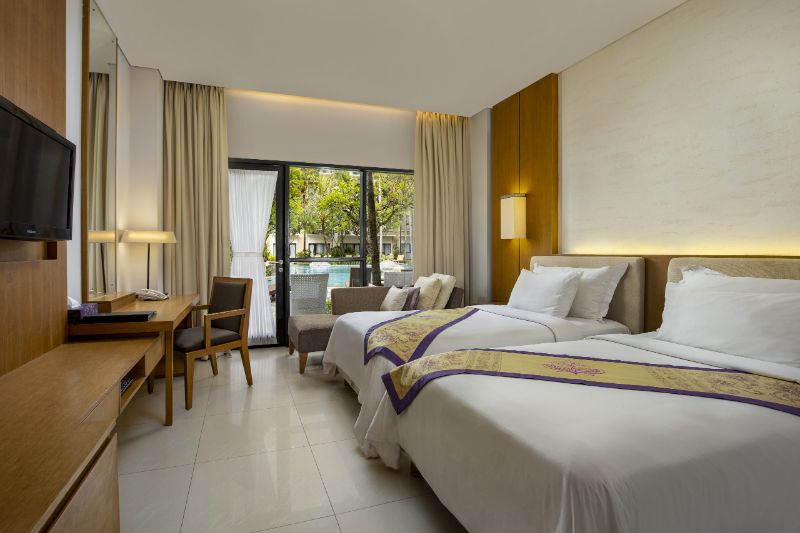 Phòng Deluxe cạnh hồ bơi tại khách sạn Grand Inna Kuta Bali