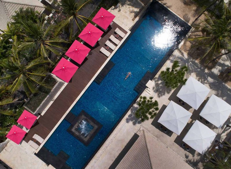 Hồ bơi chính tại The Royal Santrian Luxury Beach Villas Bali Hồ bơi chính tại The Royal Santrian Luxury Beach Villas Bali